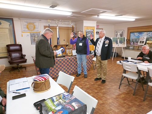 Chancellar Bill Sekel administers oath of office to Vice President Larry Paul Chandler and President Larry Joe Reynolds