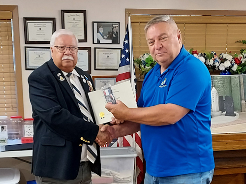 Vice President Joe Reynolds receives th Texas 250th Medal in recognition of attendance at the NASSAR Leadership Conference, Spring 2024 from Chancellor Bill Sekel.